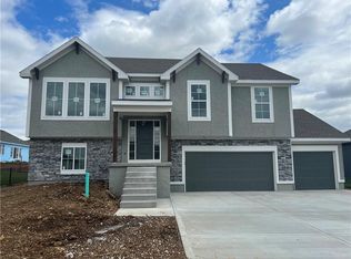 18655 Deer Run St, Spring Hill, KS 66083