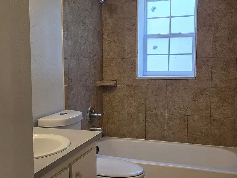 915 Ariana Apartment Community — Photo 25
