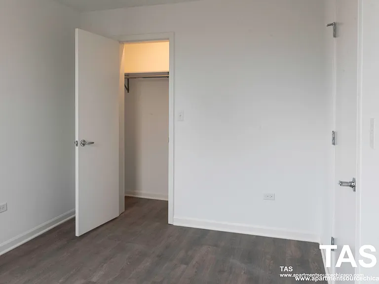 940 W Winona St #604 — Photo 10