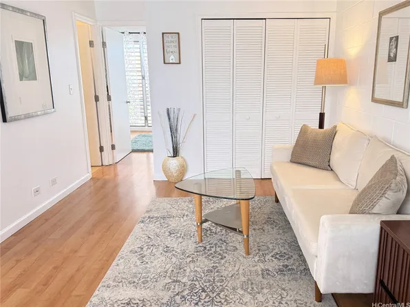 1099 Green St #A-305, Honolulu, HI 96822