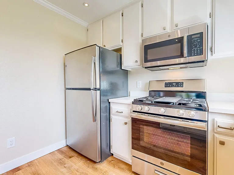 1600 Sylvaner Ave — Photo 11