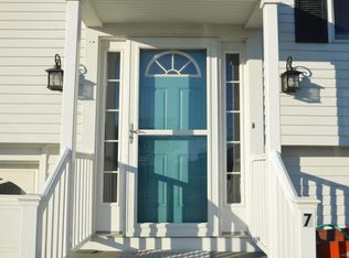 7 Chartier Cir, Newport, RI 02840