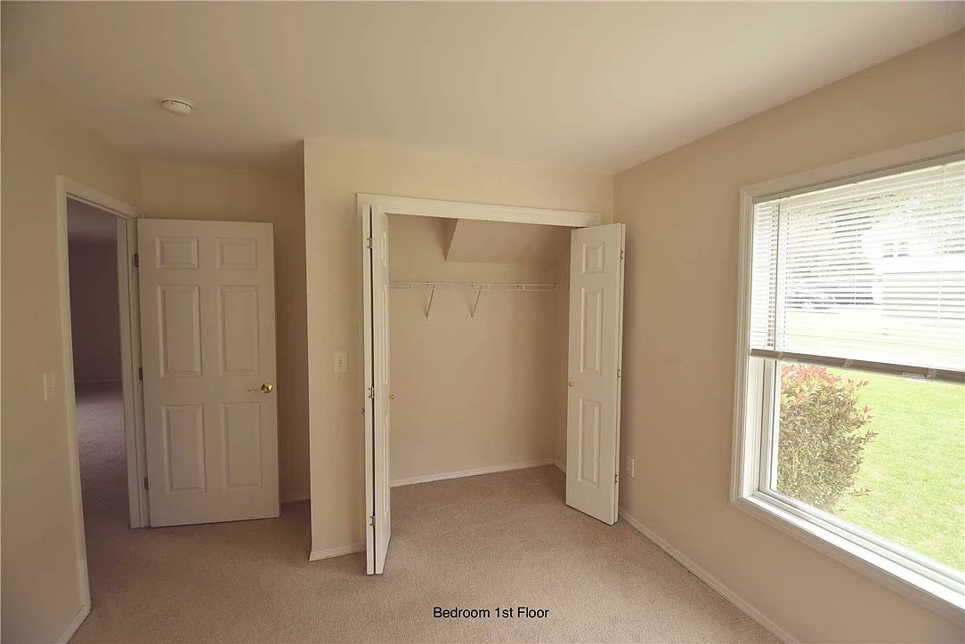2 bed, 1.0 bath, 2526 sqft, $1,900 — Photo 2