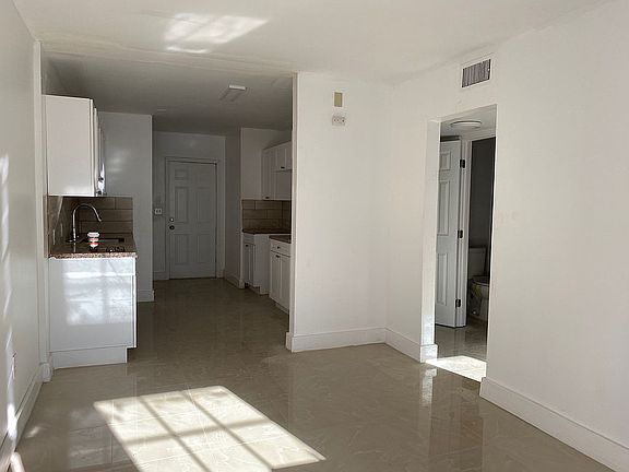 4th image of 1042 Maynard St #1