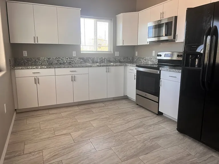 834 W Roger Rd #2 — Photo 4