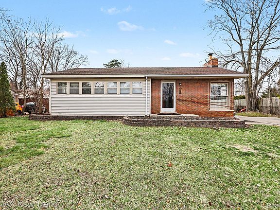 2nd image of 2174 Middlebelt Rd