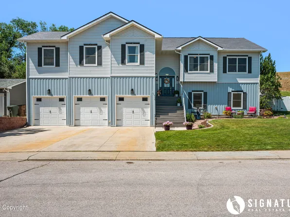 704 Fairway Dr, Gillette, WY 82718