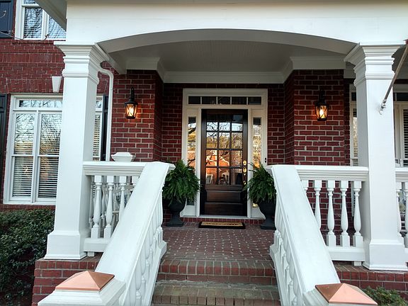 Brick Porch w/Heavy Moulding
