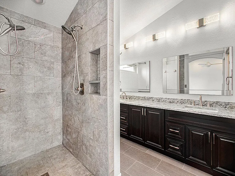 8438 Bluegrass Cir — Photo 13