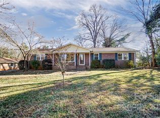 6111 Elmwood Cir, Charlotte, NC 28214