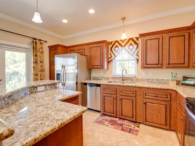 23 Emerald Dr — Photo 3
