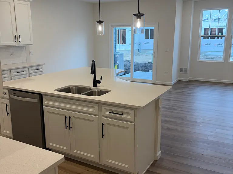 24504 W Kroll Dr — Photo 5
