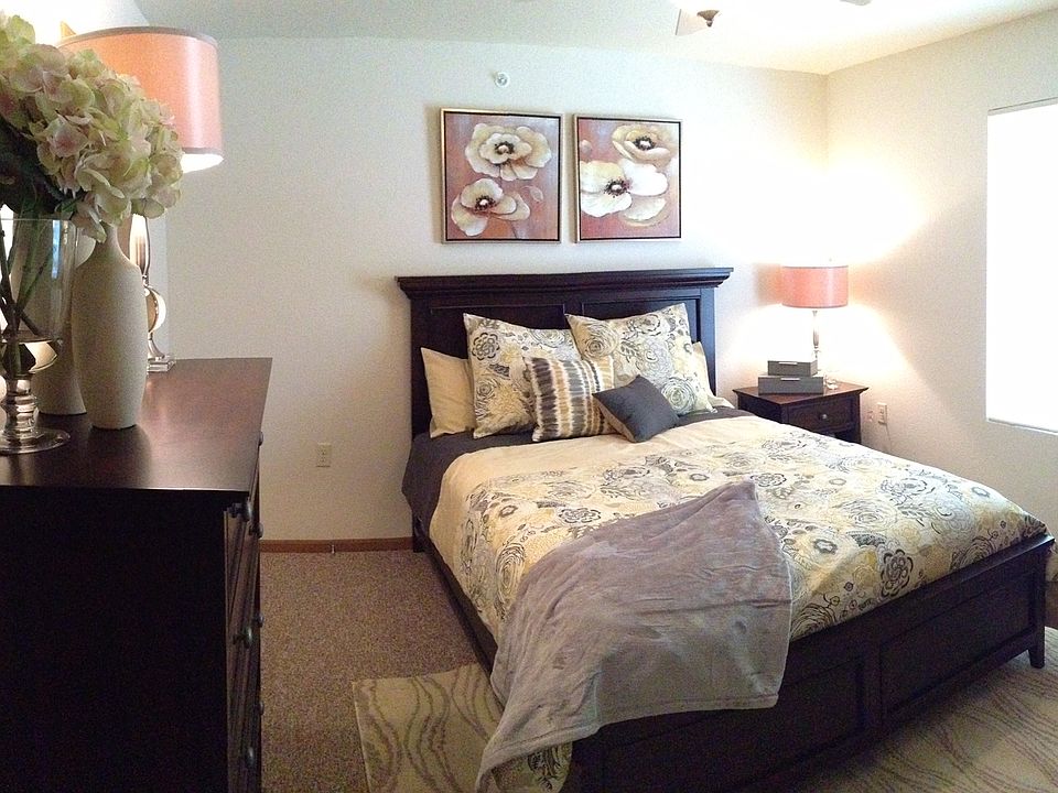 1st image of 2440 Southwoods Dr #2