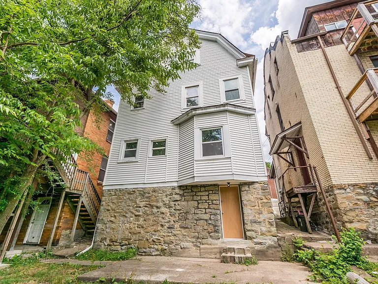 1681 Suburban Avenue — Photo 14