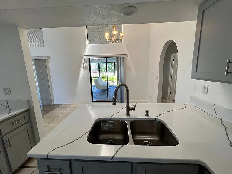 2092 Rio De Janeiro Ave — Photo 10