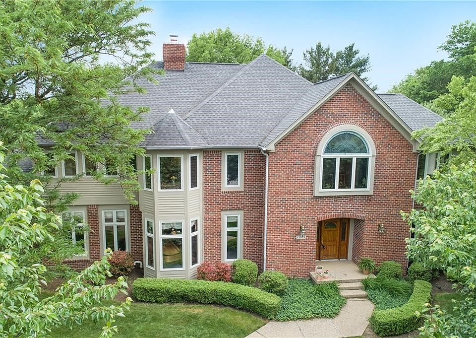 Highly Maintained on a Lush Cul de Sac...Trees...Pool...wonderful space in Springmill Streams