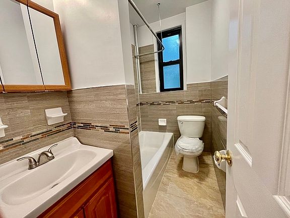 5th image of 883 Franklin Ave #B7