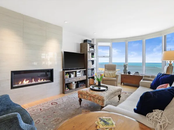 2525 South Shore DRIVE #17-D, Milwaukee, WI 53207