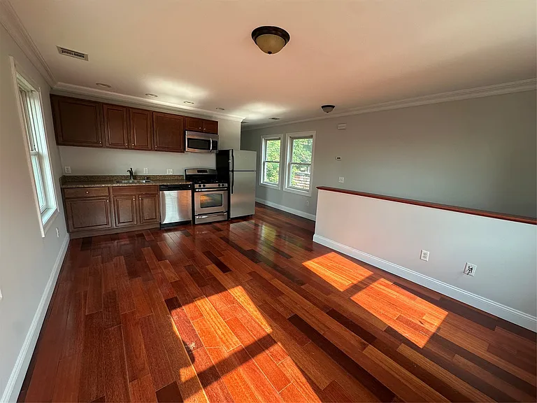 35 Mary St #2 — Photo 4