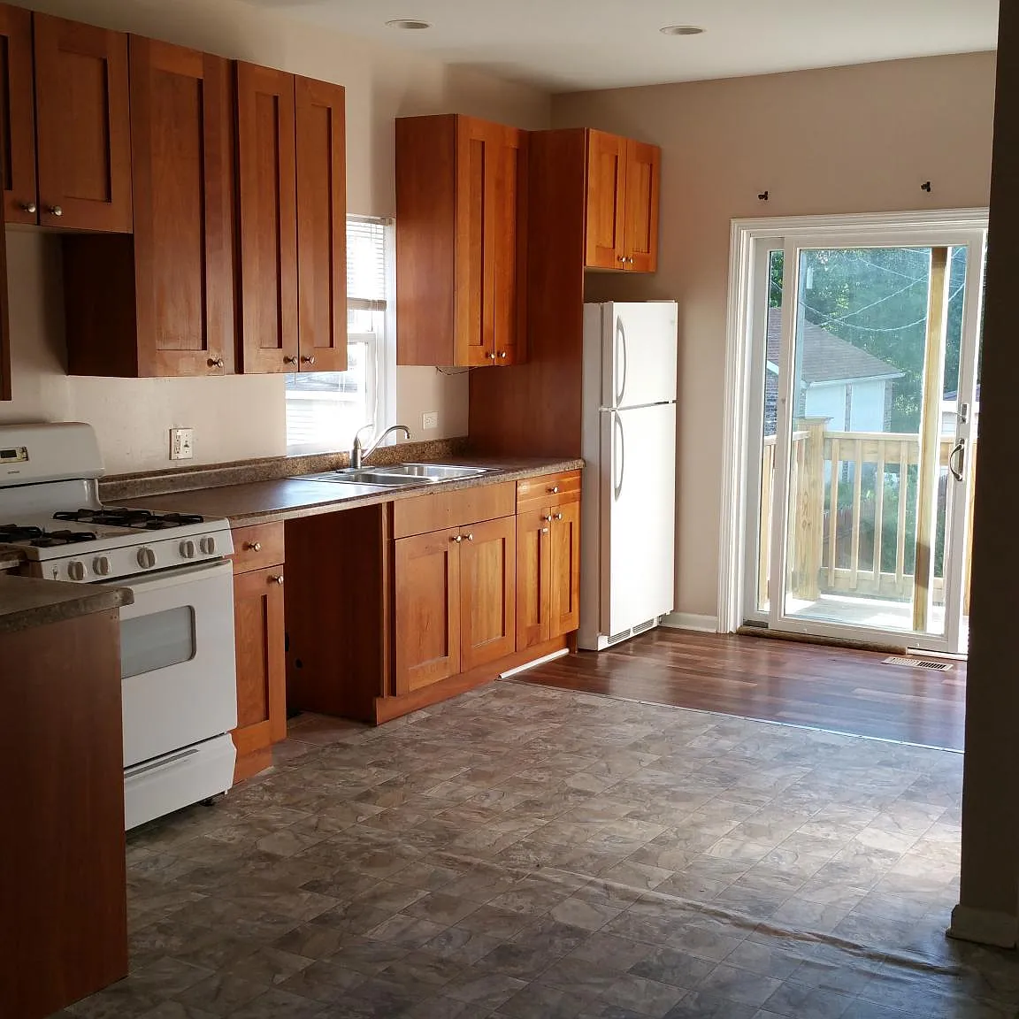 4 bed, 1.5 bath, 1520 sqft, $2,600 — Photo 2