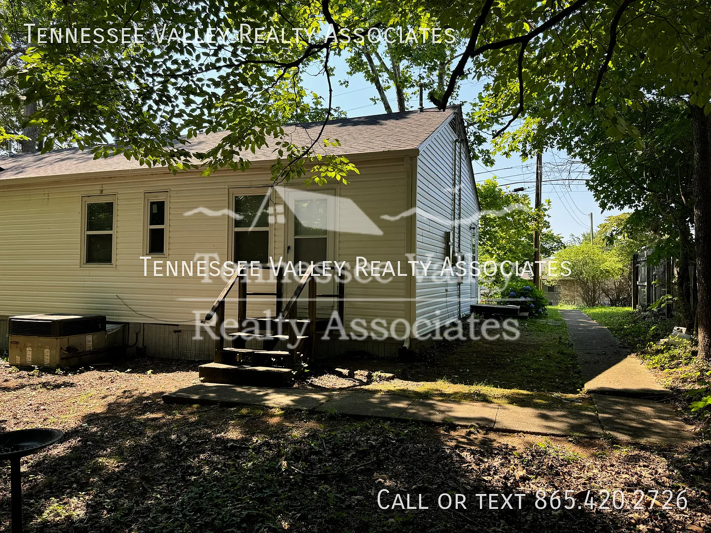 Charming 2-Bedroom Apartment in Scenic Oak Ridge, TN — Photo 2
