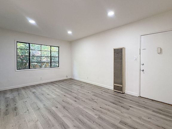 4th image of 644 Westbourne Dr APT 8