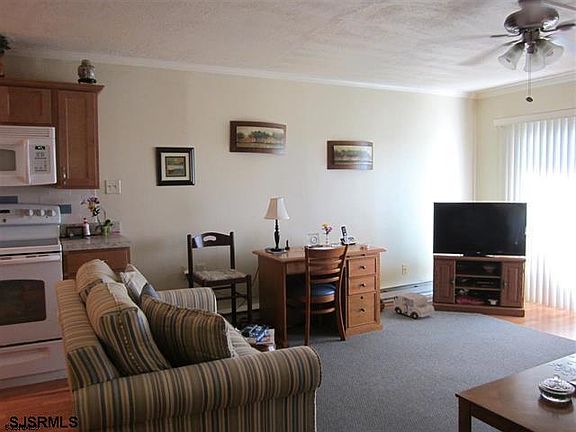 5th image of 301 41st St APT 5
