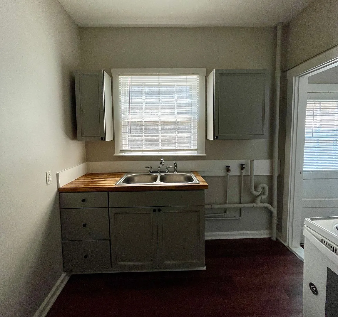 221 W Todd St — Photo 4