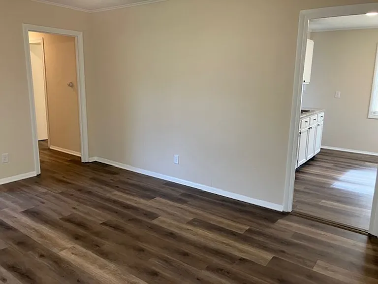 112 S Maple St — Photo 3