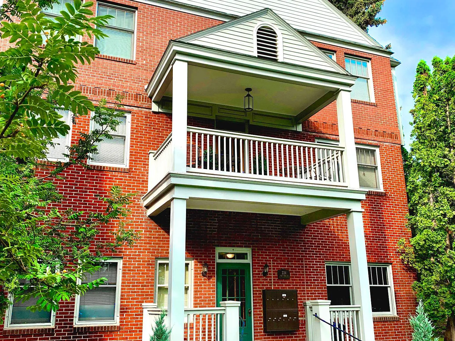 224 E Pine St — Photo 1