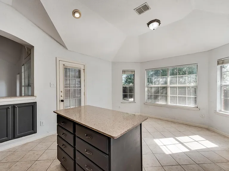 10911 Robincreek Ln — Photo 7