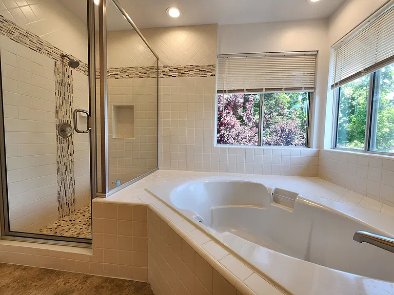 9609 Lord Dr — Photo 26