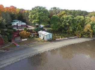 96 Van Wies Point Rd, Glenmont, NY 12077