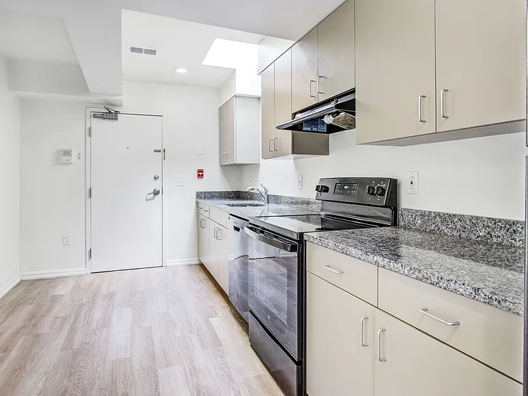 1305 S University Ave — Photo 4