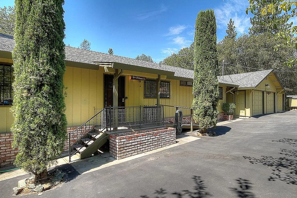 21880 Elizabeth Ln photo 1