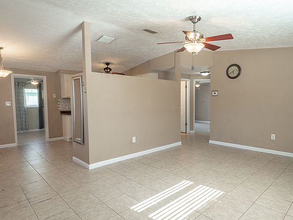 3rd image of 4202 Las Vegas Dr