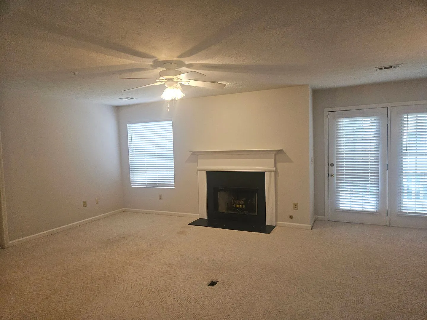 Brookhaven Condo For Lease New Appliances — Photo 2