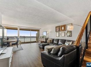 3 Horizon Rd APT 1004, Fort Lee, NJ 07024