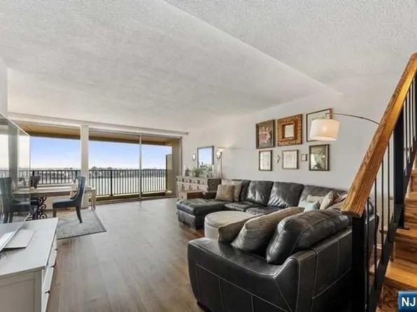 3 Horizon Rd APT 1004, Fort Lee, NJ 07024