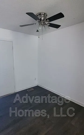 711 N 70th Ter — Photo 8