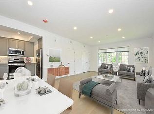 255-23 58th Ave #2, Little Neck, NY 11362