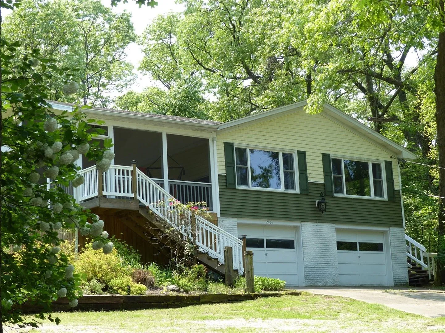 2001 Melrose Dr photo 1