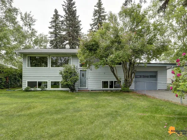 8233 Bearberry St, Anchorage, AK 99502