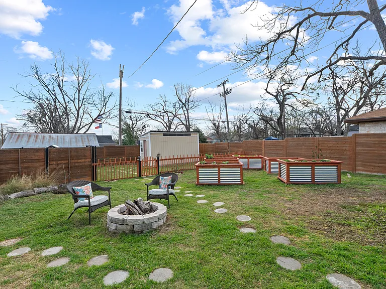 1120 Vance St #1 — Photo 4