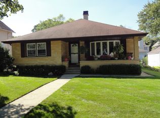 211 4th St, Libertyville, IL