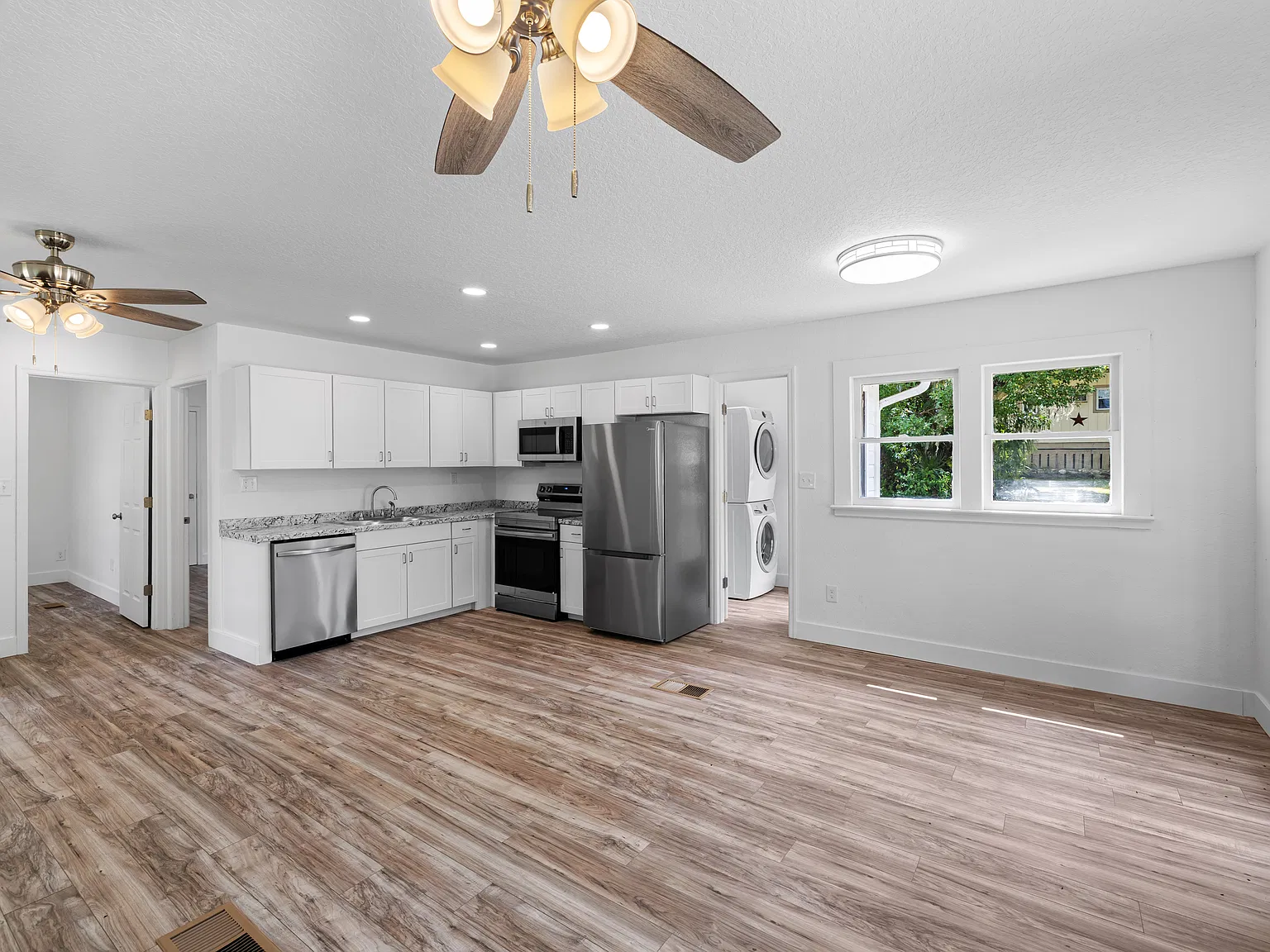 2 bed, 795 sqft, $1,450 — Photo 2