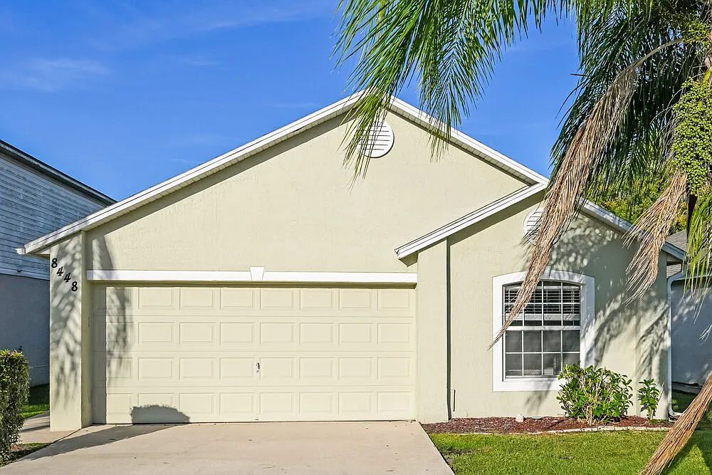 3 bed, 2.0 bath, 1294 sqft, $1,675 — Photo 1