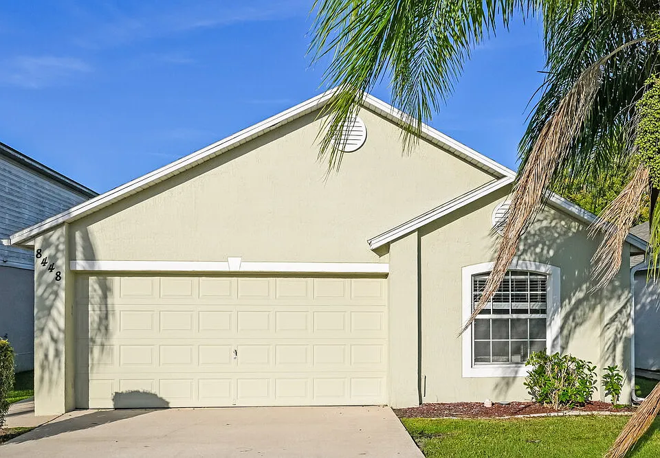 8448 Oak Crossing Dr W