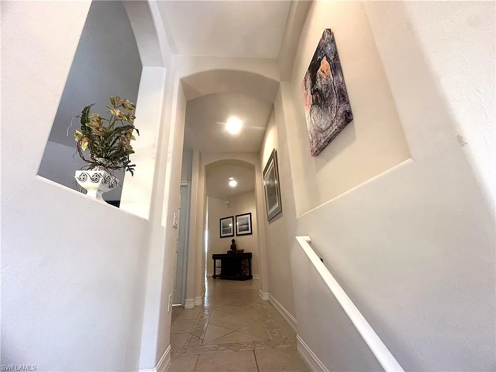 3 bed, 2.0 bath, 2170 sqft, $6,000 — Photo 3