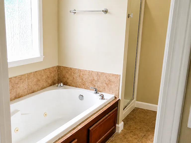 4717 Gregory Dr — Photo 8